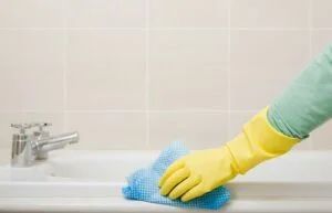 Picture Removing Tough Stains from Your Acrylic Bathtub